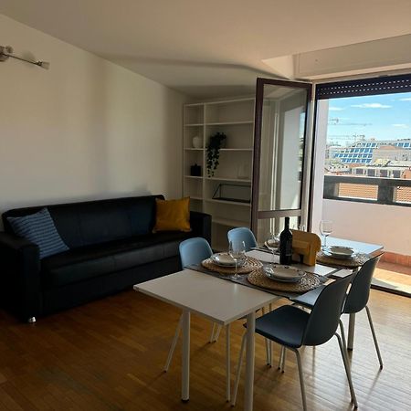 Appartamento Isola- Attico Con Balcone Милано Екстериор снимка