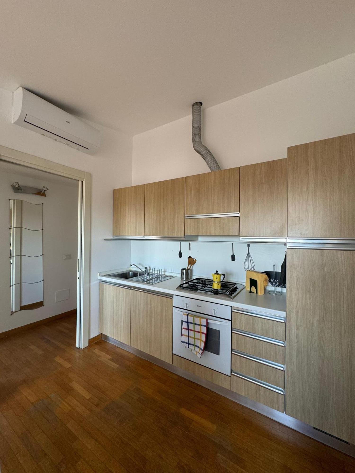 Appartamento Isola- Attico Con Balcone Милано Екстериор снимка