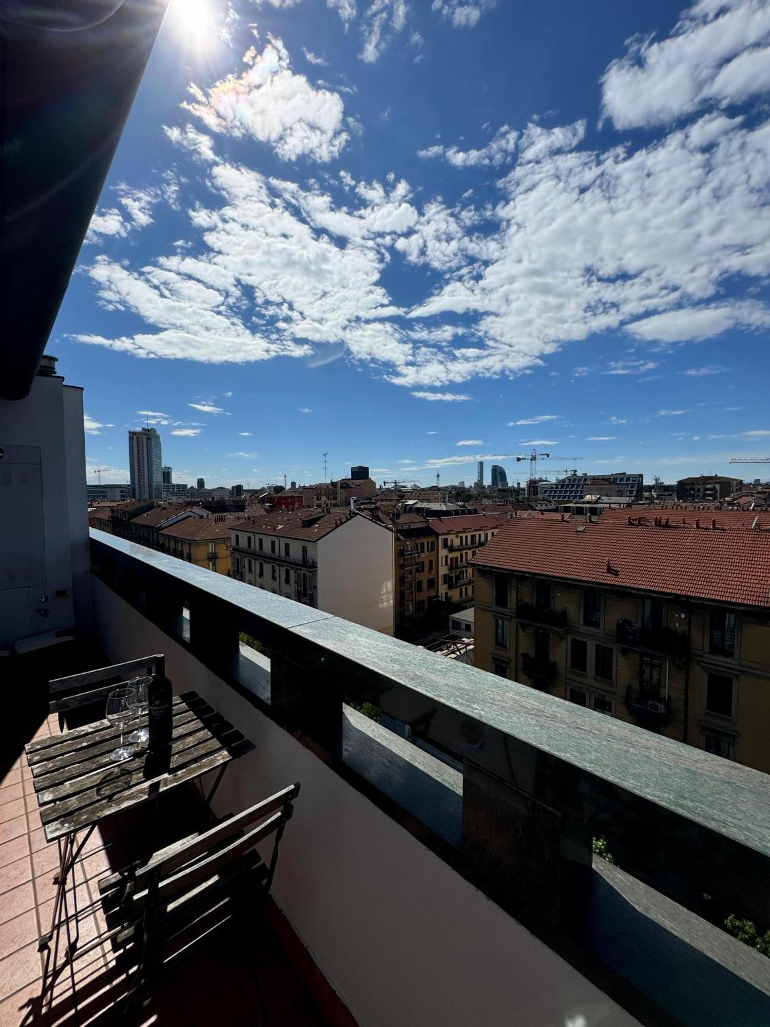 Appartamento Isola- Attico Con Balcone Милано Екстериор снимка