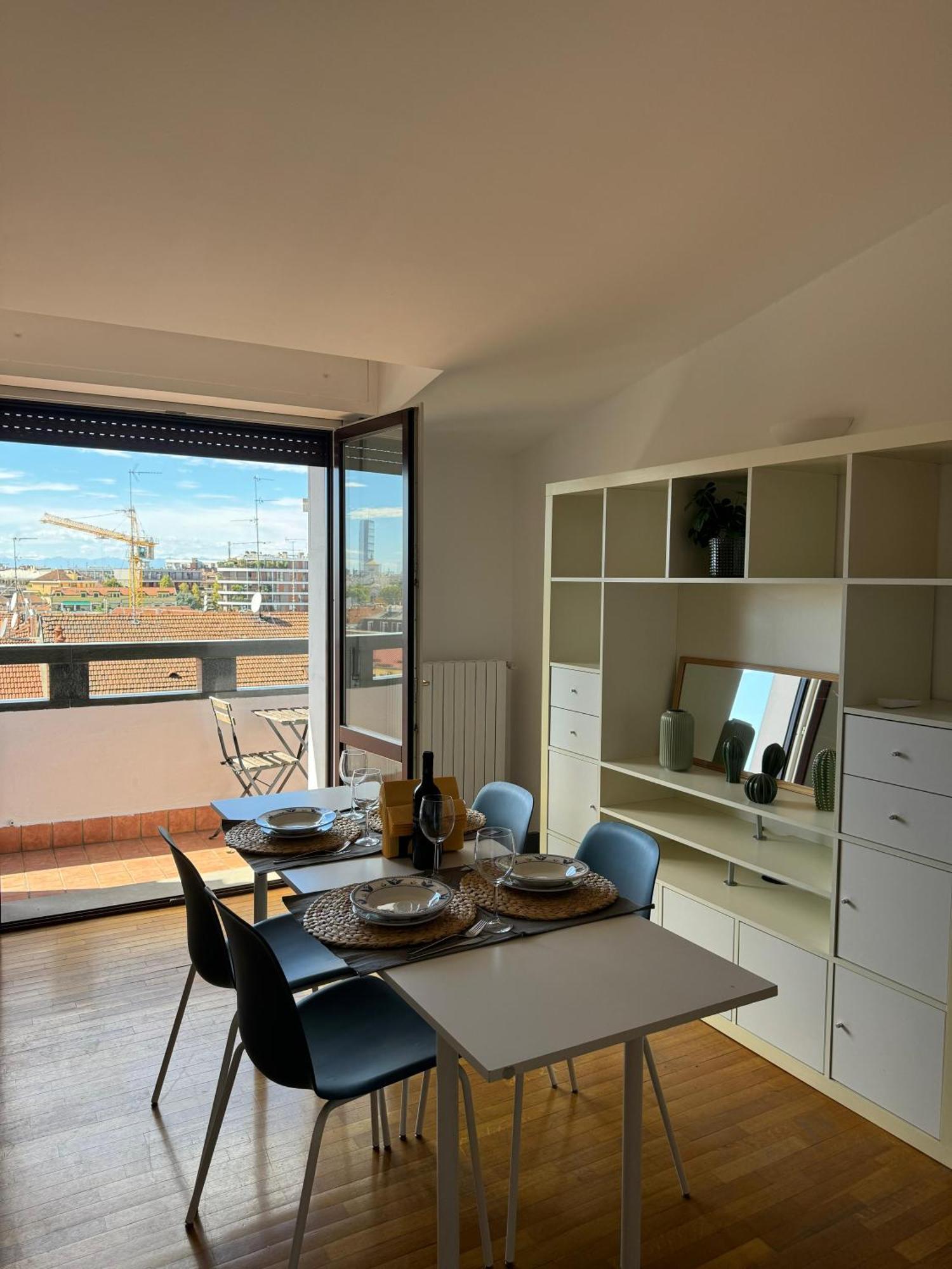 Appartamento Isola- Attico Con Balcone Милано Екстериор снимка